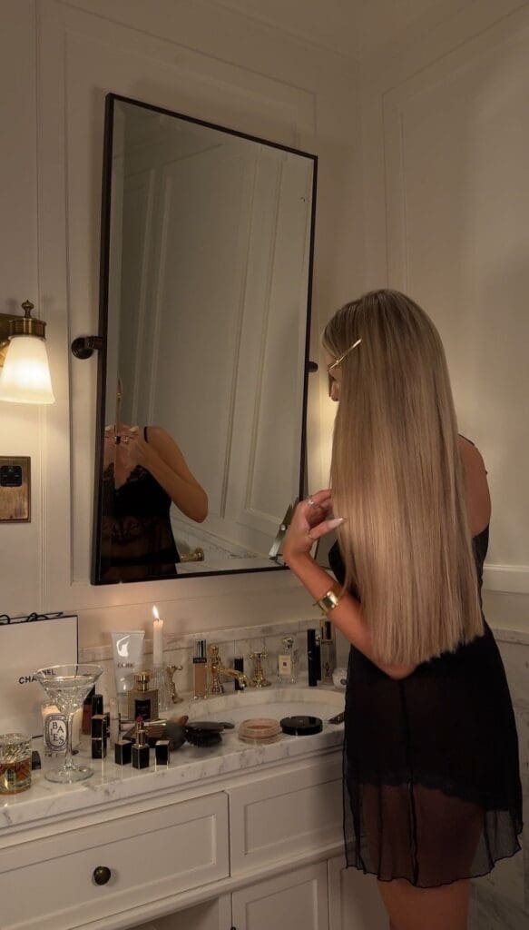 BLONDE BATHROOM
